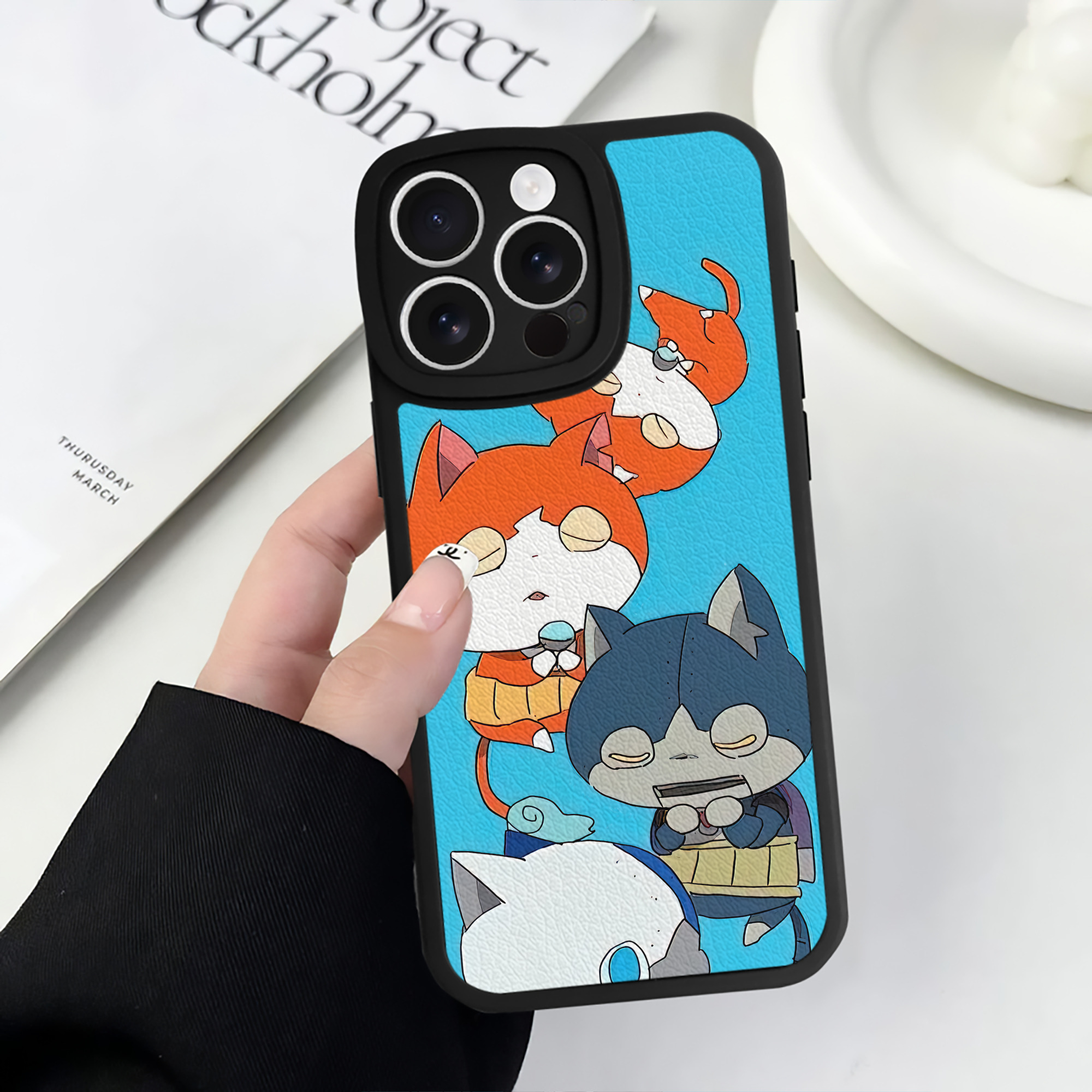 （画像用） 妖怪ウォッチ Yo-kai Watch 【iPhone 16シリーズ対応】シリコンスマホケース（レザー調） 材質：シリコン